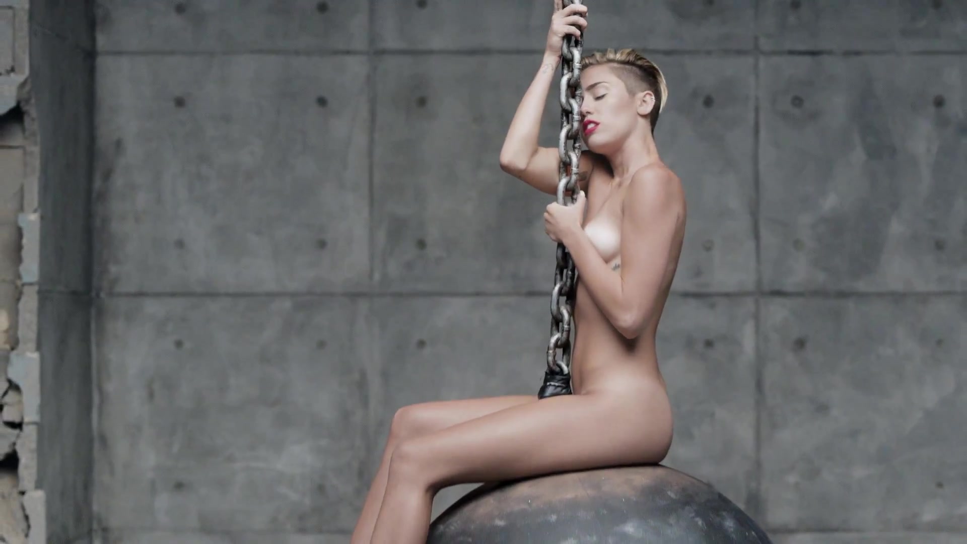 Miley Cyrus Wrecking Ball Music Video